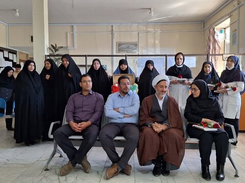 تصاویر/ تقدیر از پرستاران ماهان با حضور امام جمعه و مسئولین مدرسه علمیه الزهرا(س)