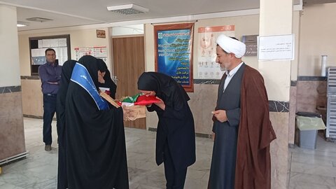 تصاویر/ تقدیر از پرستاران ماهان با حضور امام جمعه و مسئولین مدرسه علمیه الزهرا(س)