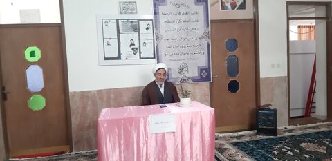 تصاویر/ جلسه هفتگی اخلاق در مدرسه علمیه الزهرا(س) ماهان