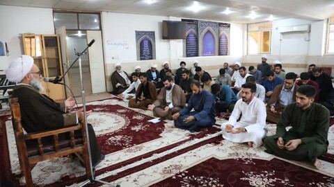 درس اخلاق عضو مجلس خبرگان رهبری در مدرسه علمیه حضرت امیرالمؤمنین شهرستان کارون