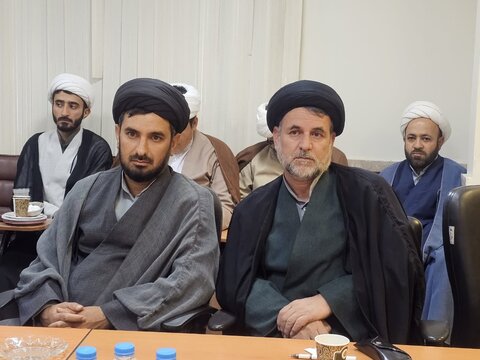 تصاویر/جلسه هم‌اندیشی مبلغین شهرستان کامیاران با نماینده ولی‌فقیه در کردستان