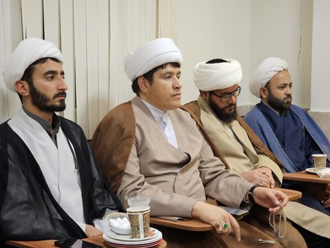 تصاویر/جلسه هم‌اندیشی مبلغین شهرستان کامیاران با نماینده ولی‌فقیه در کردستان