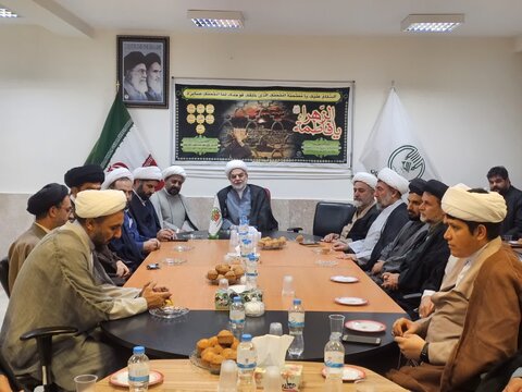 تصاویر/جلسه هم‌اندیشی مبلغین شهرستان کامیاران با نماینده ولی‌فقیه در کردستان