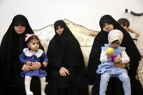 تصاویر/ تجلیل و تکریم اهالی رسانه و خبر قم از سه همسر شهید مدافع حرم