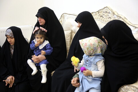 تصاویر/ تجلیل و تکریم اهالی رسانه و خبر قم از سه همسر شهید مدافع حرم