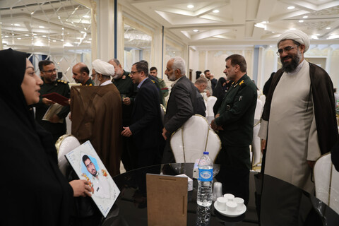 تصاویر / تجلیل از خانواده‌های شهدای جنگ تحمیلی 12 روزه در همدان