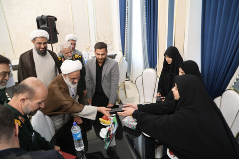 تصاویر / تجلیل از خانواده‌های شهدای جنگ تحمیلی 12 روزه در همدان