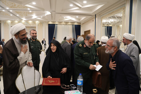 تصاویر / تجلیل از خانواده‌های شهدای جنگ تحمیلی 12 روزه در همدان