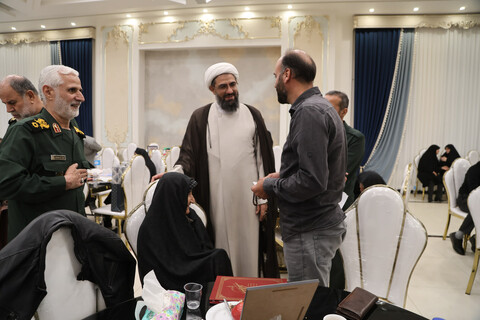 تصاویر / تجلیل از خانواده‌های شهدای جنگ تحمیلی 12 روزه در همدان