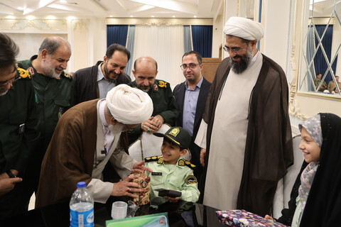 تصاویر / تجلیل از خانواده‌های شهدای جنگ تحمیلی 12 روزه در همدان