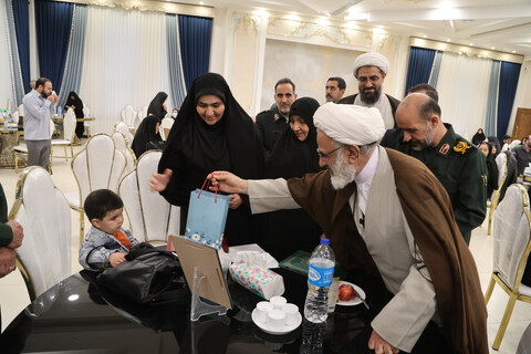 تصاویر / تجلیل از خانواده‌های شهدای جنگ تحمیلی 12 روزه در همدان