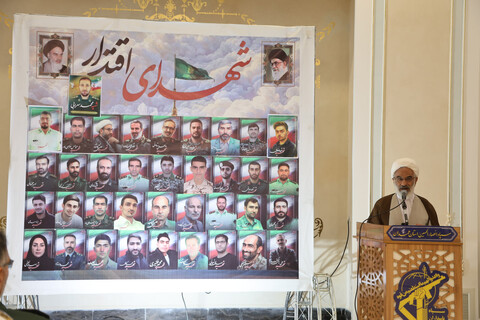 تصاویر / تجلیل از خانواده‌های شهدای جنگ تحمیلی 12 روزه در همدان