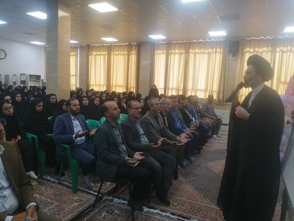 زنگ نهج‌البلاغه در دبیرستان دخترانه شاهد کاشان نواخته شد