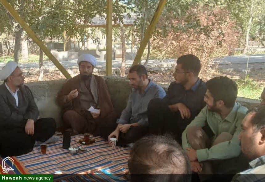 تهذیب همراه علم، شرط بالندگی روحانیت است