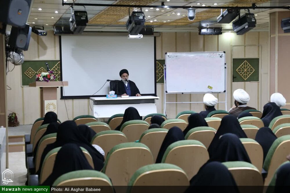 تصاویر/ برگزاری درس اخلاق ویژه همسران طلاب یزد