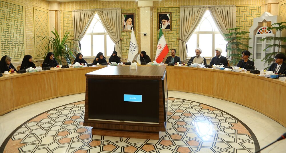 حضرت زینب(س) عاشورا را ماندگار کرد/ جهاد تبیین، حرکت در مسیر بانوی کربلاست