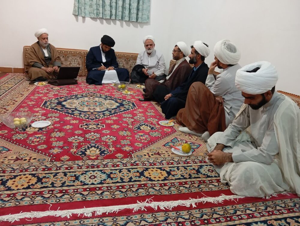 فعالیت‌های تهذیبی و پژوهشی مدرسه علمیه قلعه‌گنج بررسی شد+تصاویر