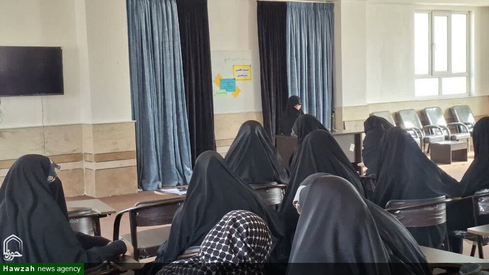 نشست علمی، پژوهشی «ضرورت سبک زندگی اسلامی» در مدرسه علمیه فاطمه معصومه (س) اهواز+عکس