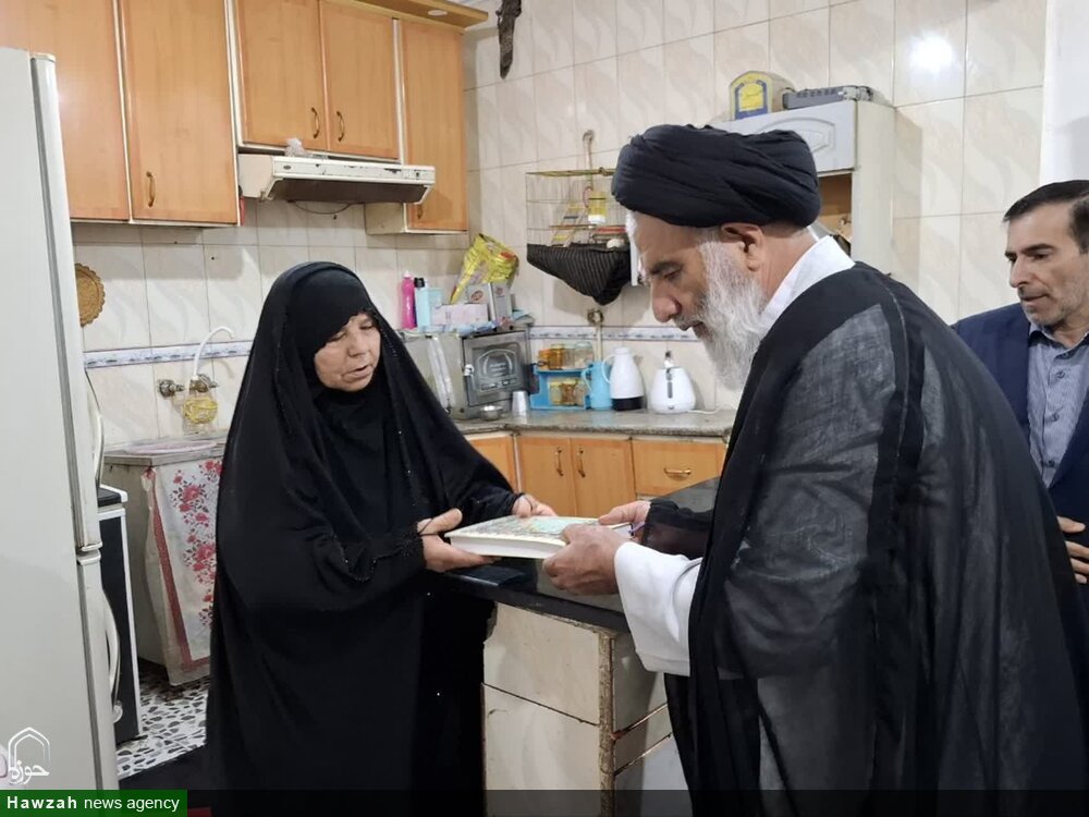 دیدار نماینده ولی‌فقیه در خوزستان با خانواده‌ه شهیدان  « آل‌عباد و باوی»