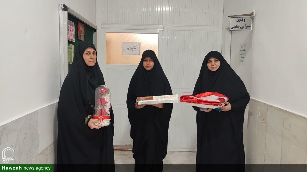 دیدار کادر مدرسه علمیه فاطمیه کارون با پرستاران و بیماران بیمارستان سینا