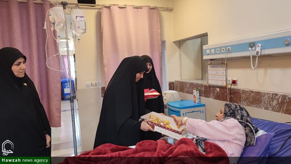 دیدار کادر مدرسه علمیه فاطمیه کارون با پرستاران و بیماران بیمارستان سینا