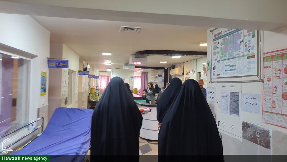 دیدار کادر مدرسه علمیه فاطمیه کارون با پرستاران و بیماران بیمارستان سینا