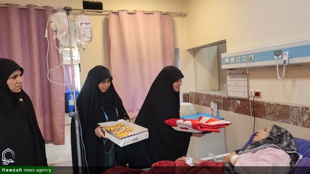 دیدار کادر مدرسه علمیه فاطمیه کارون با پرستاران و بیماران بیمارستان سینا