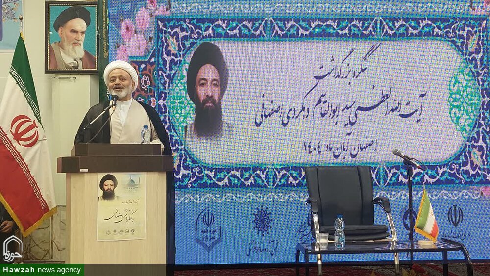 آیت الله دهکردی قریب ۶۰سال در مدرسه علمیه صدر بازار تدریس کرد