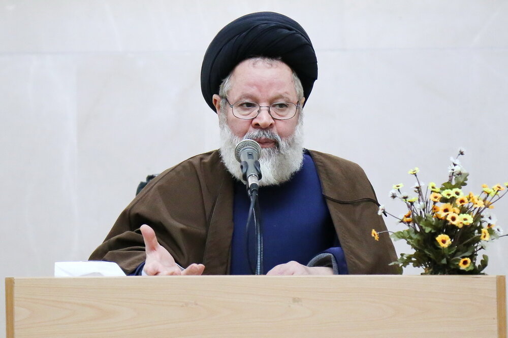 دشمن را با منطق و تفکر خودش به چالش بکشیم / عملکرد حوزه در پاسخ به شبهات قابل قبول است