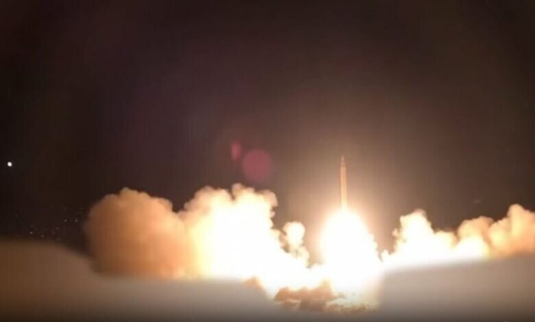 شاهد.. تل أبيب تنشر فيلم وثائقي عن أنقاض مبنى عسكري دمره صاروخ إيراني