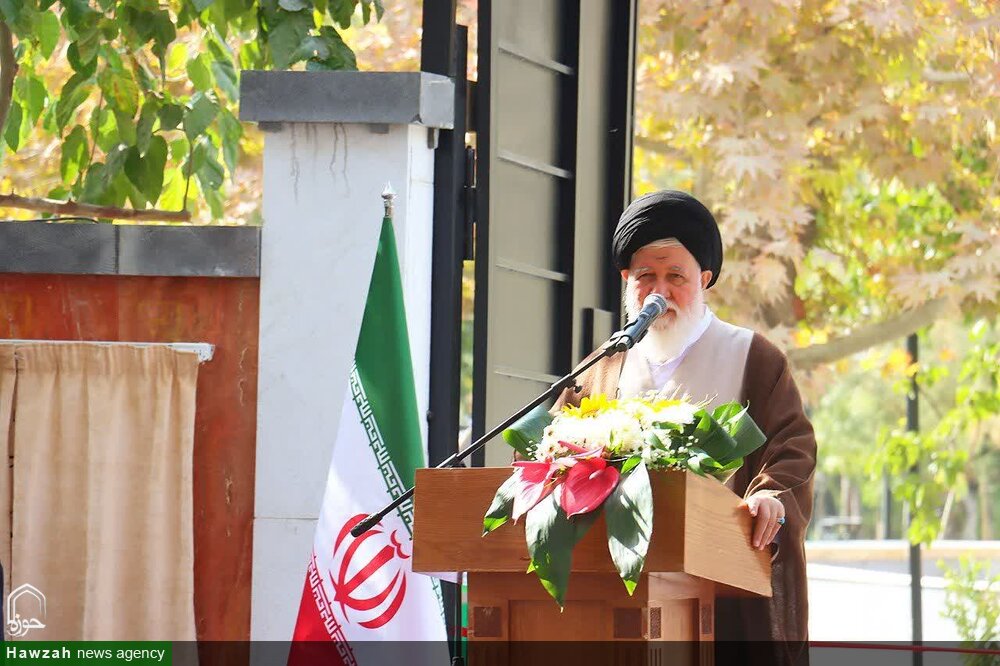 «نگاه جنسیتی» بزرگترین ظلم به زن در طول تاریخ است/ وظیفه ارادتمندان اهل‌بیت(ع) صیانت زن از «نگاه جنسیتی» است