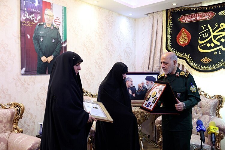 اعطای درجه سپهبدی به شهید علی شادمانی