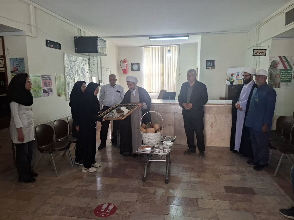 تصاویر/ تجلیل امام جمعه جوپار از کادر درمانی شهر جوپار