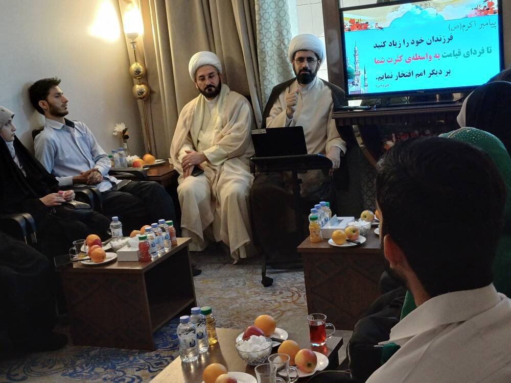 شروع زندگی مشترک در مدینه؛ زوج‌های جوان عهد معنوی بستند