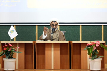 سبک مدیریتی رهبر انقلاب مبتنی بر واقع‌بینی، آرمان‌گرایی و جهادی بودن است