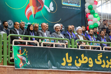 آینده کشور به دست نوجوانان است