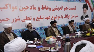 تصاویر/ نشست هم‌اندیشی وعاظ و مادحین مطرح کشوری