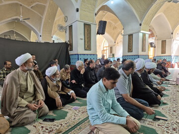 تصاویر/ حضور نماینده ولی فقیه در منطقه کاشان در مسجد مدرسه علمیه آیت‌الله مدنی کاشانی(ره)