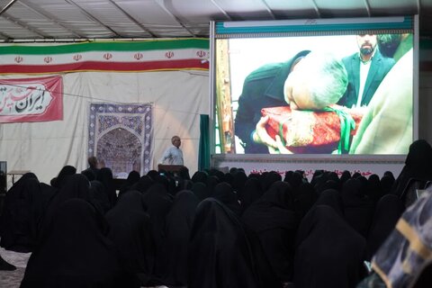 تصاویر/ تجدید میثاق طلاب جدیدالورود مدارس علمیه خواهران استان کرمان در گلزار شهدای کرمان