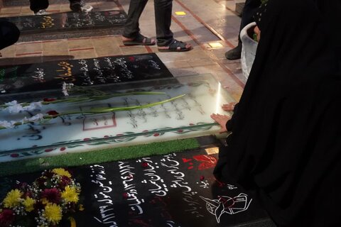 تصاویر/ تجدید میثاق طلاب جدیدالورود مدارس علمیه خواهران استان کرمان در گلزار شهدای کرمان