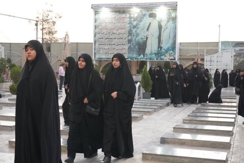 تصاویر/ تجدید میثاق طلاب جدیدالورود مدارس علمیه خواهران استان کرمان در گلزار شهدای کرمان