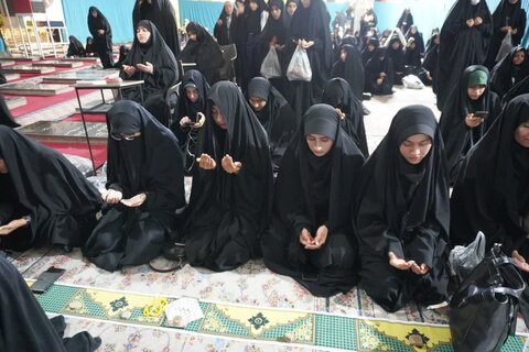 تصاویر/ تجدید میثاق طلاب جدیدالورود مدارس علمیه خواهران استان کرمان در گلزار شهدای کرمان