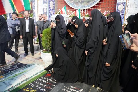 تصاویر/ تجدید میثاق طلاب جدیدالورود مدارس علمیه خواهران استان کرمان در گلزار شهدای کرمان