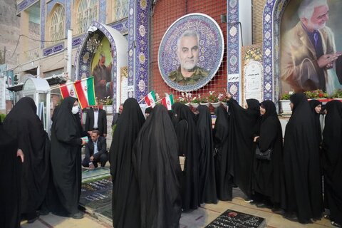 تصاویر/ تجدید میثاق طلاب جدیدالورود مدارس علمیه خواهران استان کرمان در گلزار شهدای کرمان