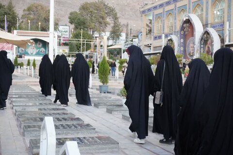 تصاویر/ تجدید میثاق طلاب جدیدالورود مدارس علمیه خواهران استان کرمان در گلزار شهدای کرمان