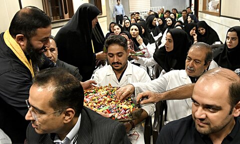 تصاویر/ تقدیر خادمان حرم حضرت عبدالعظیم حسنی(ع) از پرستاران