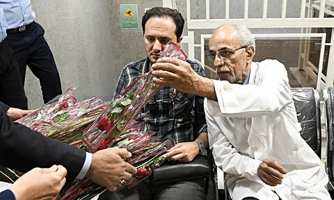 تصاویر/ تقدیر خادمان حرم حضرت عبدالعظیم حسنی(ع) از پرستاران