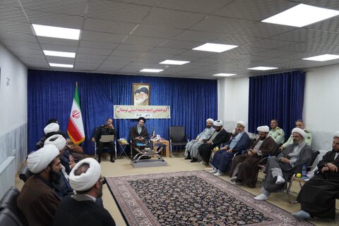 تصاویر/نشست هم‌اندیشی و هم افزایی ائمه جمعه لرستان با نماینده ولی فقیه در لرستان