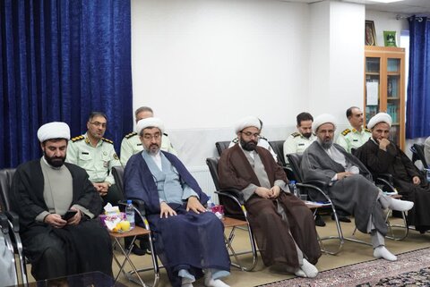 تصاویر/نشست هم‌اندیشی و هم افزایی ائمه جمعه لرستان با نماینده ولی فقیه در لرستان