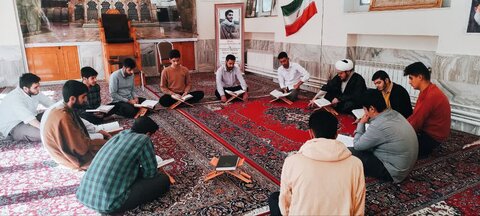 تصاویر/برگزاری کارگاه های آموزش قرآن و مدیریت زمان در مدرسه ولیعصر(عج)بروجرد